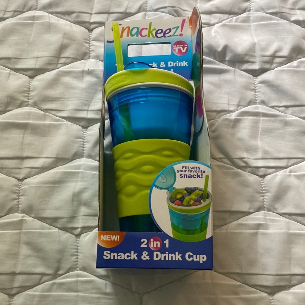 Snack / Drink Cup with Straw